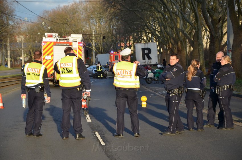 VU PKW Baum Koeln Muelheim Pfaelzischer Ring P023.JPG